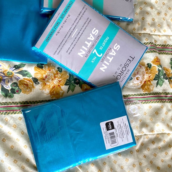 Satin Blue Pillowcases (8 total) - Picture 1 of 2